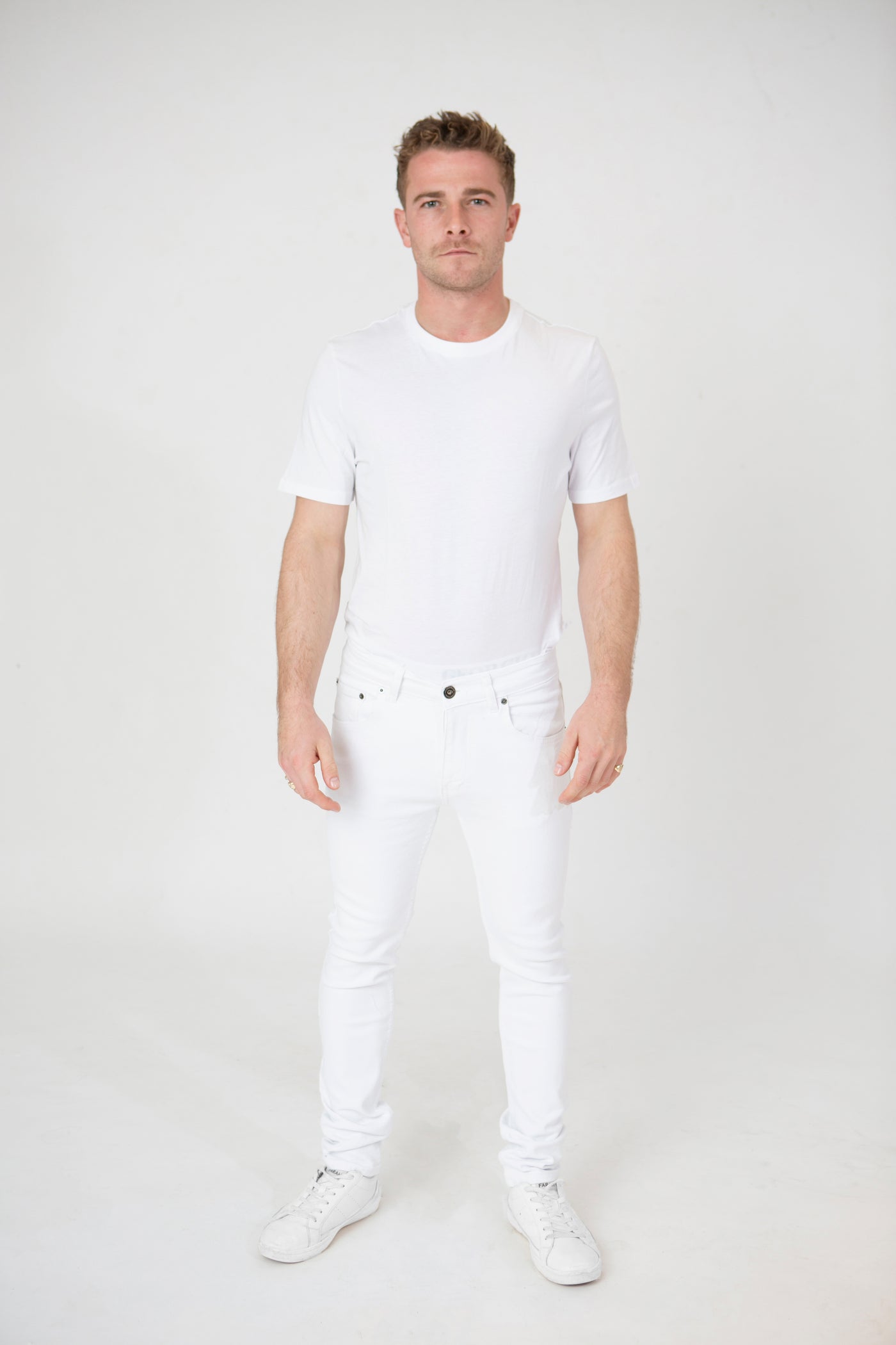 PURE COMFORT: WHITE COTTON DENIM RELAXED JEANS