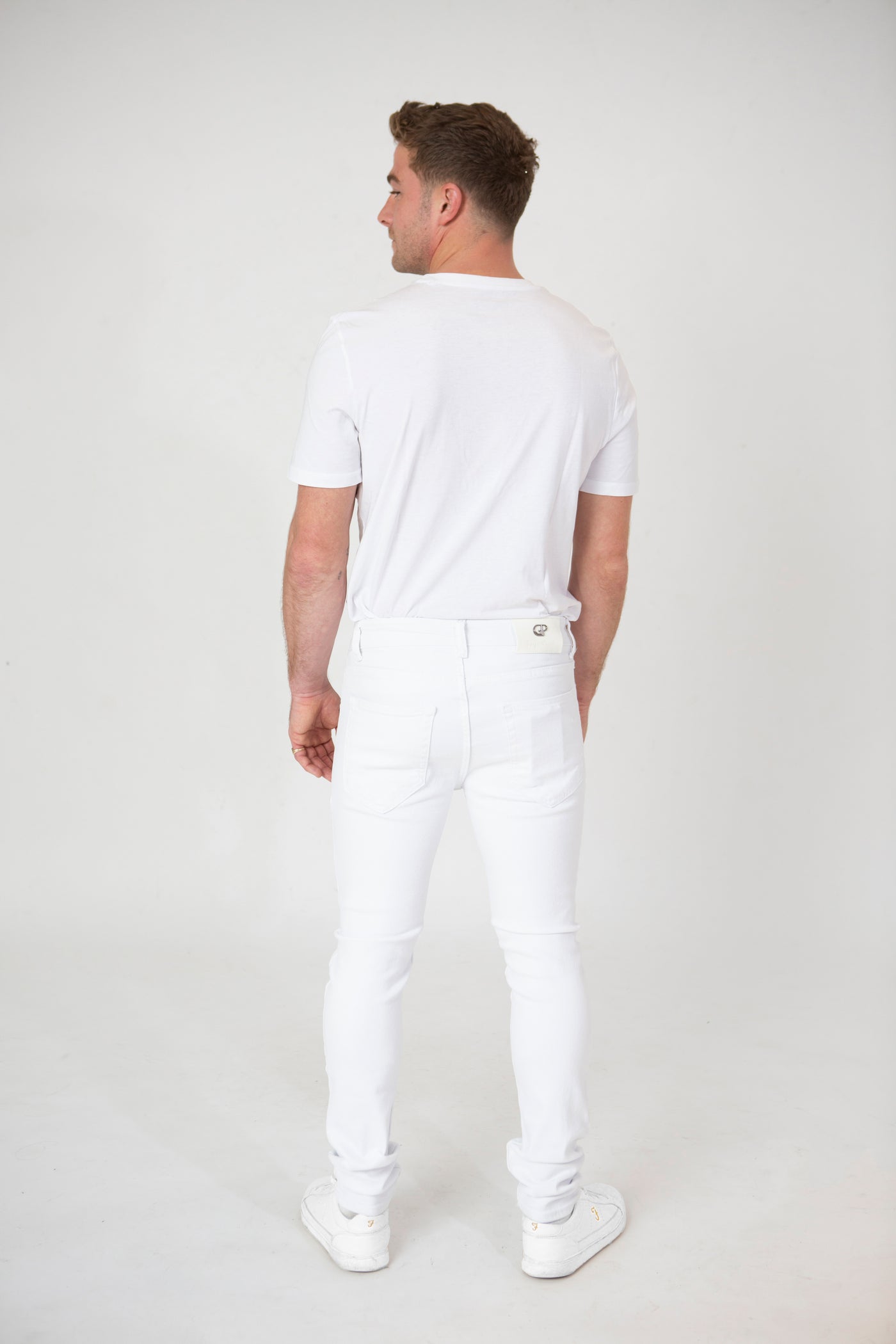 PURE COMFORT: WHITE COTTON DENIM RELAXED JEANS