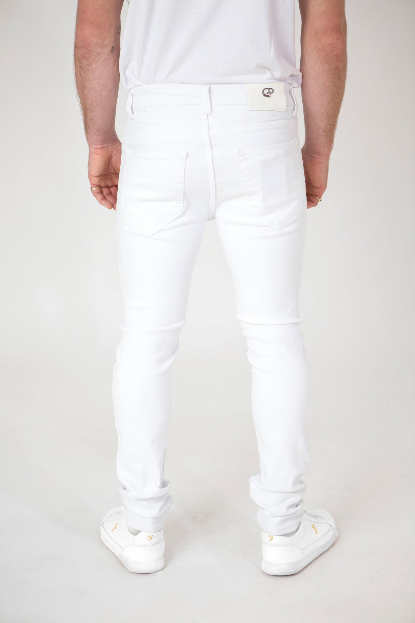 PURE COMFORT: WHITE COTTON DENIM RELAXED JEANS