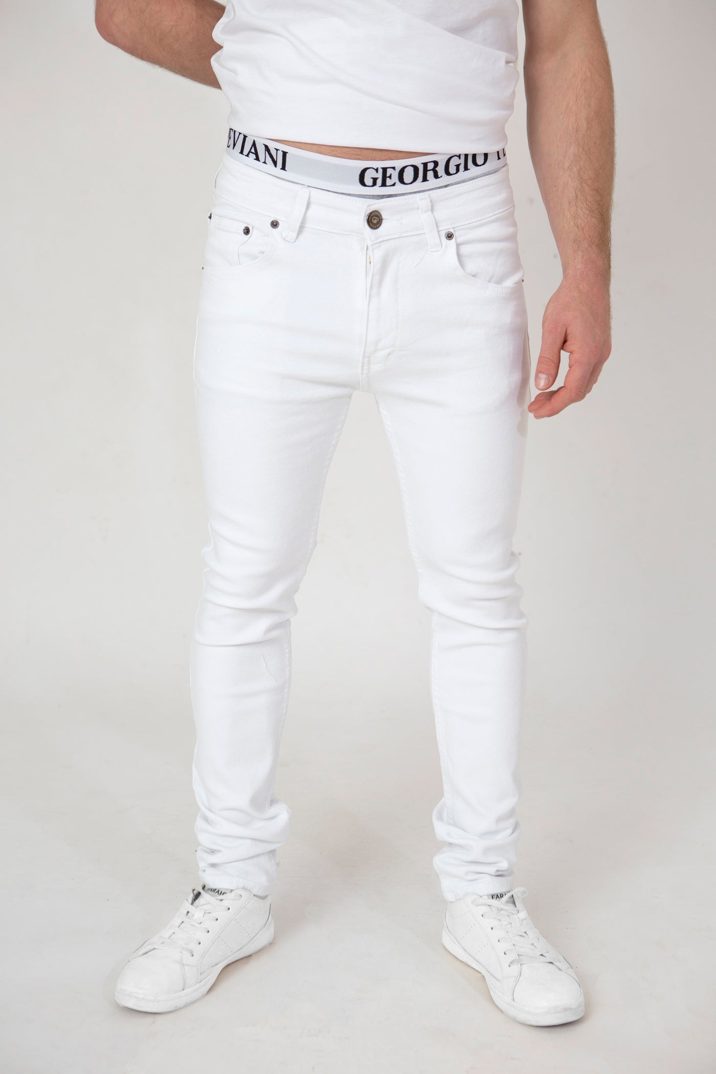 PURE COMFORT: WHITE COTTON DENIM RELAXED JEANS